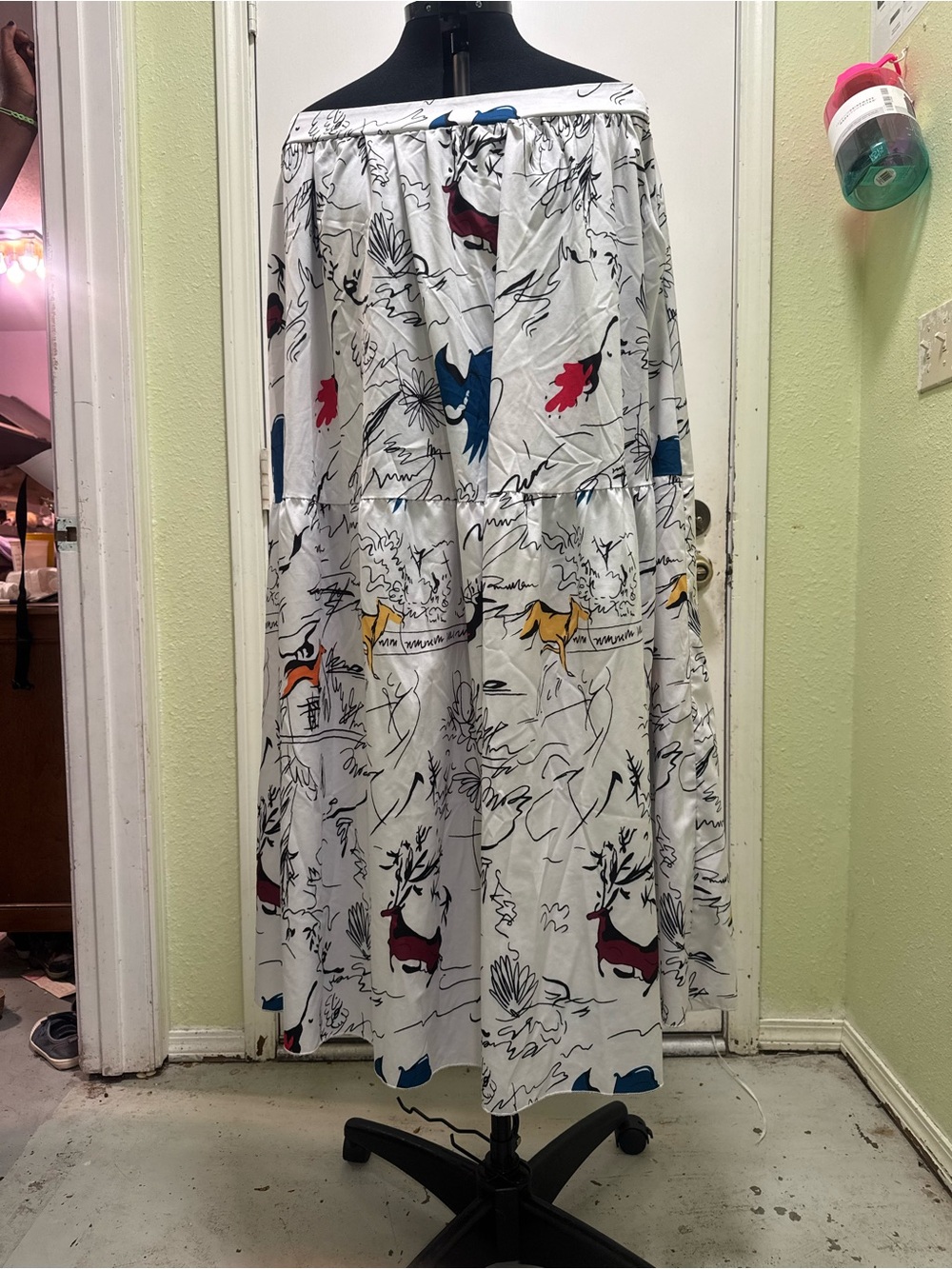 Source Unknown White Maxi Skirt with Blue, Red, Yellow & Brown Accents